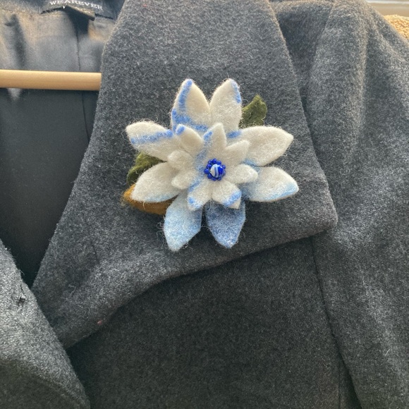 Hand Felted Floral Pins Brooches - Picture 11 of 12